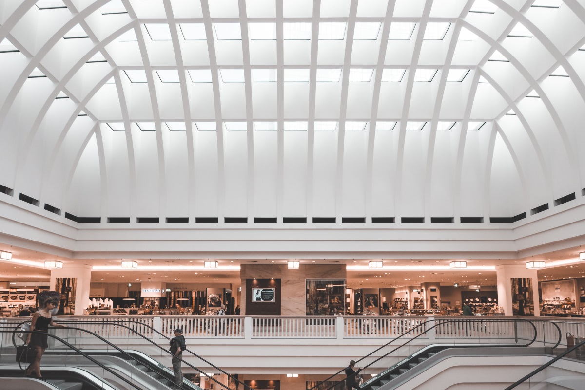 Интерьер торгового центра - unsplash 