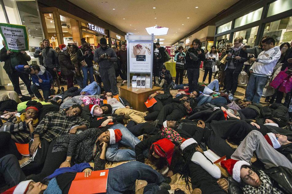 black-friday-shoppers.jpg